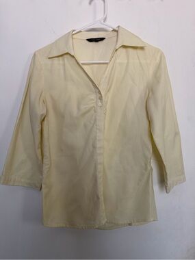 Light Yellow Women's Button-Down Shirt with Three-Quarter Sleeves